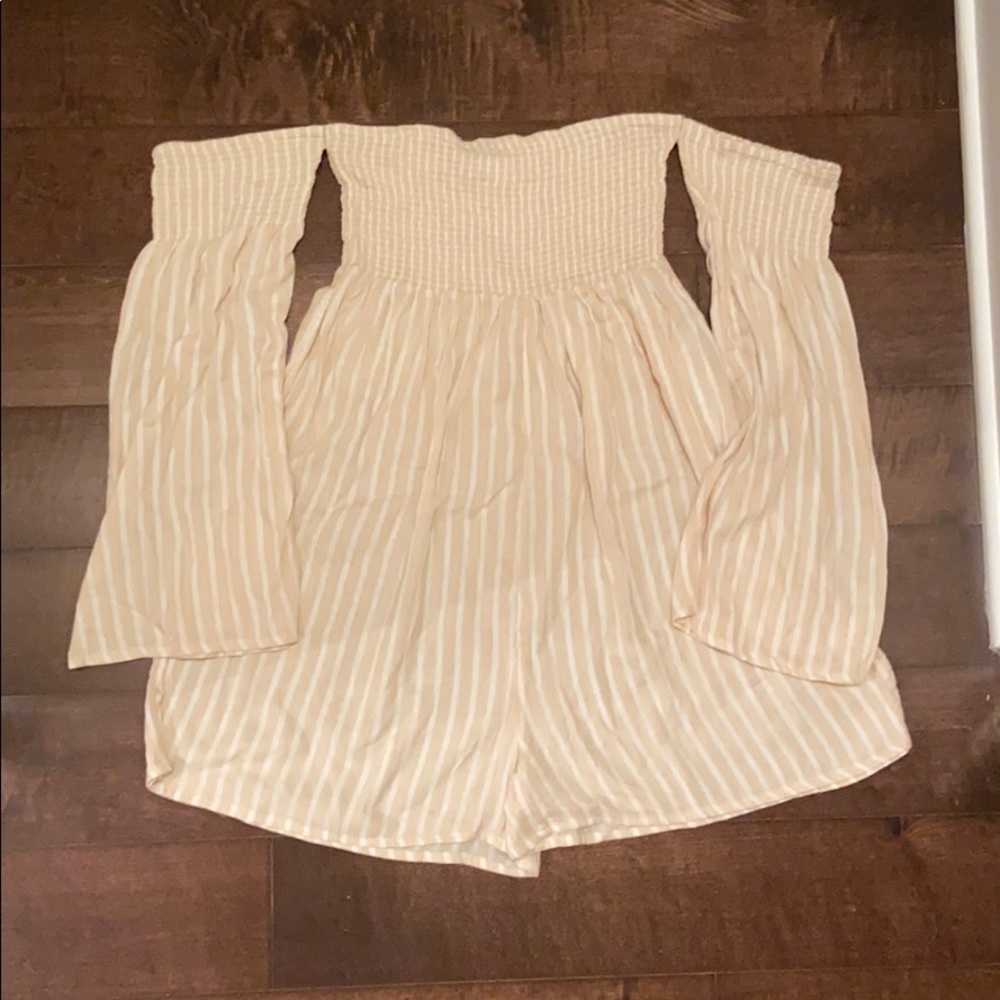 Billabong romper NWOT